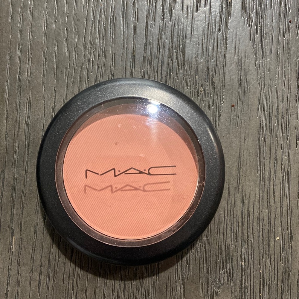 MAC blush in Melba